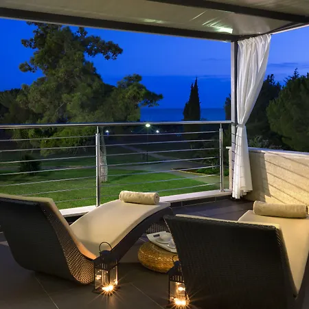 מלון Aminess Vival Maestral 4*